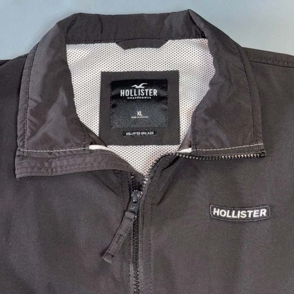 Hollister Windbreaker Jacket Men XL Black/White Epic Flex Mesh Lined Chevron EUC